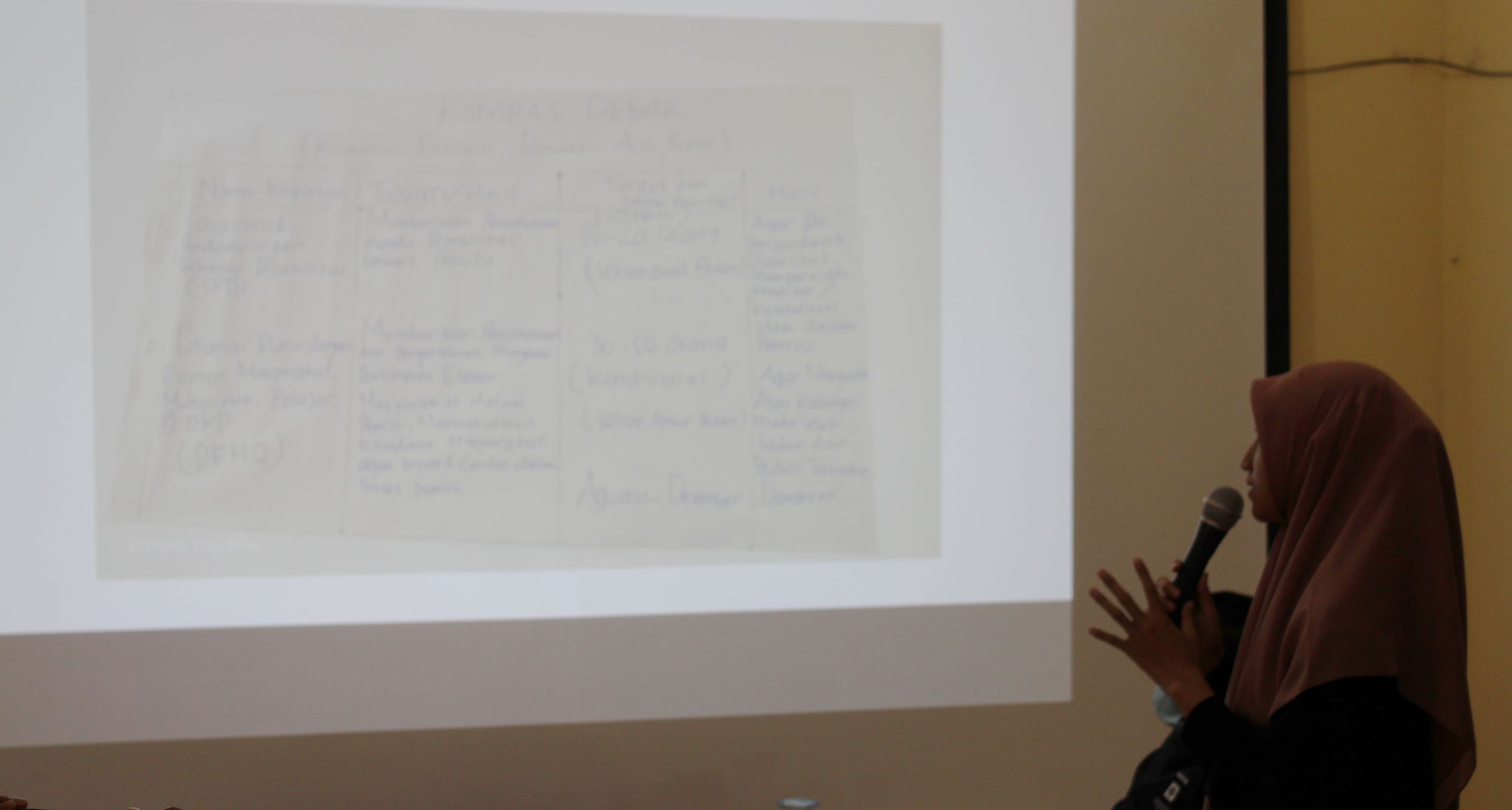 Nur Hanisah " Diskusi rutin dengan elemen Masyarakat, Mahasiswa, Pelajar dan OKP itu penting untuk meningkat kesadaran supaya terciptanya masyarakat yang cerdas akan Pemilu dan Pemilihan"