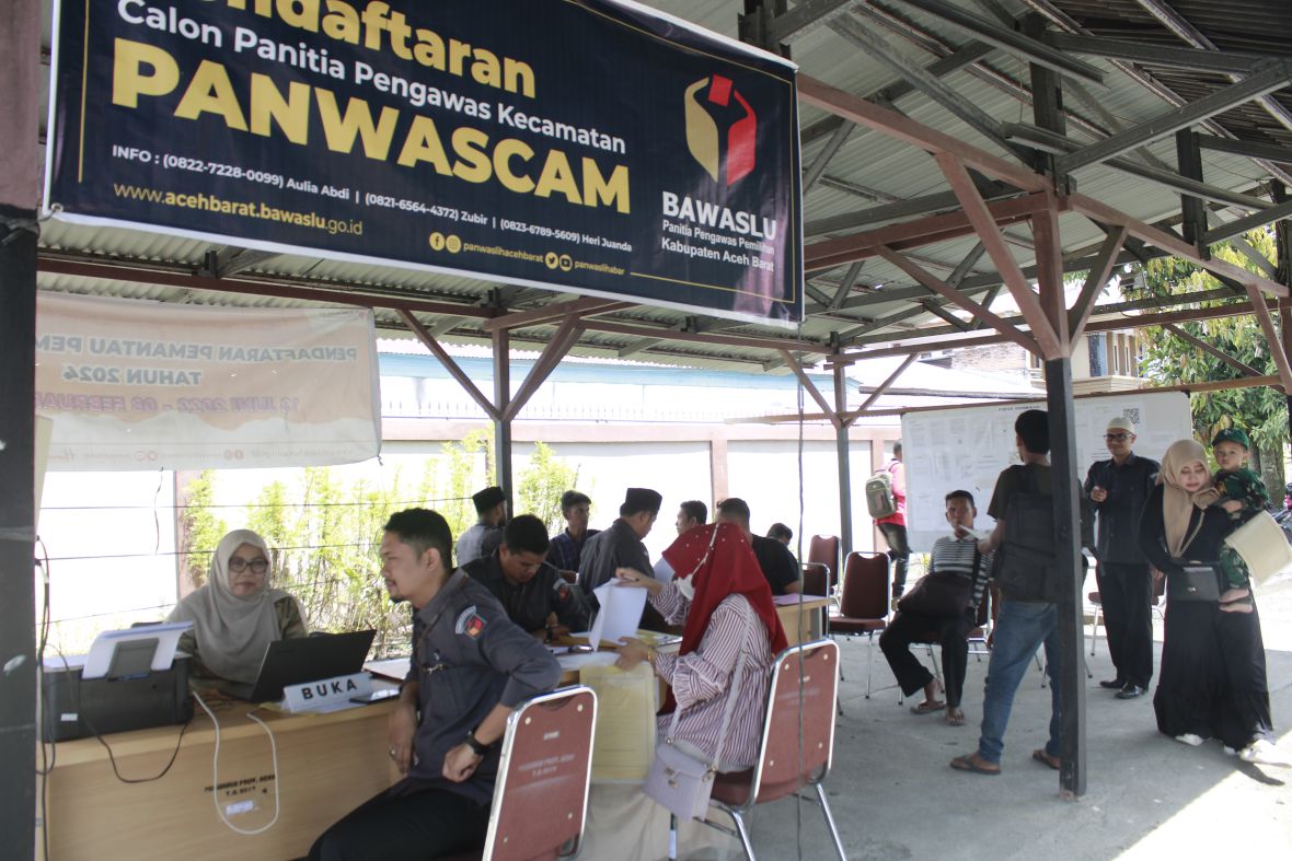 Hari Terakhir Pembukaan Pendaftaran Calon Panwascam di Sekretariat Panwaslih Kabupaten Aceh Barat