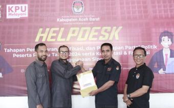 Penyerahan Berkas Formulir Aduan Masyarakat Atas Pencatutan NIK KTP di SIPOL ke KIP Aceh Barat