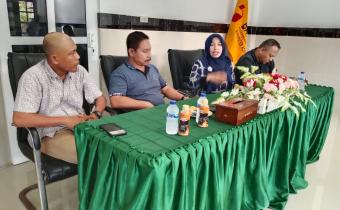 Anggota Panwaslih Provinsi Aceh, Maitanur dalam arahannya di kegiatan Monitoring dan Evaluasi di Sekretariat Panwaslih kabupaten Aceh Barat, Rabu (12/02/2025)